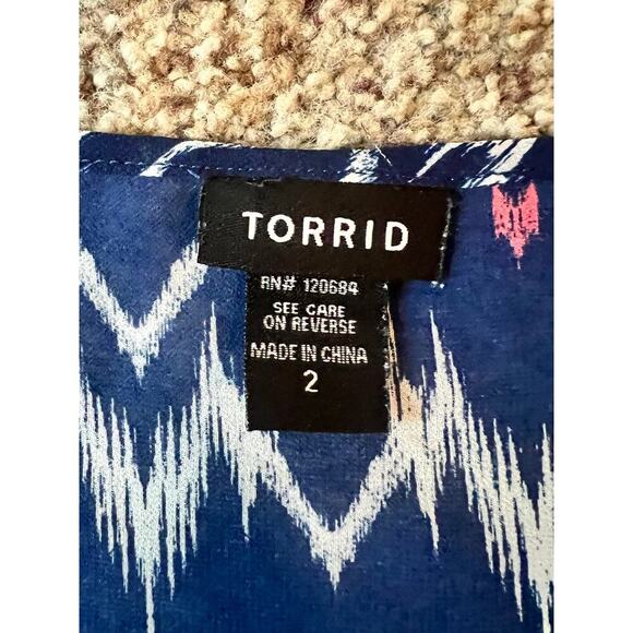 Torrid Sheer Sleeveless Tunic Top, Size 2 / 2X / XXL, Blue/White, Aztec, Flowy - Picture 3 of 6